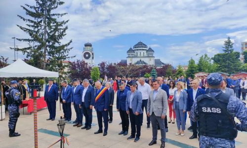 La Mioveni a fost celebrată Ziua Eroilor