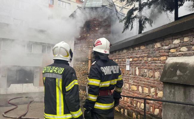 Incendiu puternic lângă biserica Mavrodolu!